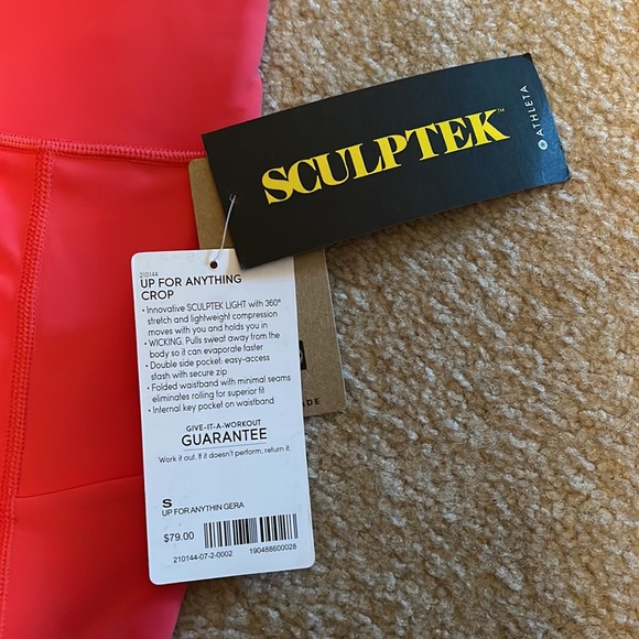 Athleta small crops - Picture 2 of 2